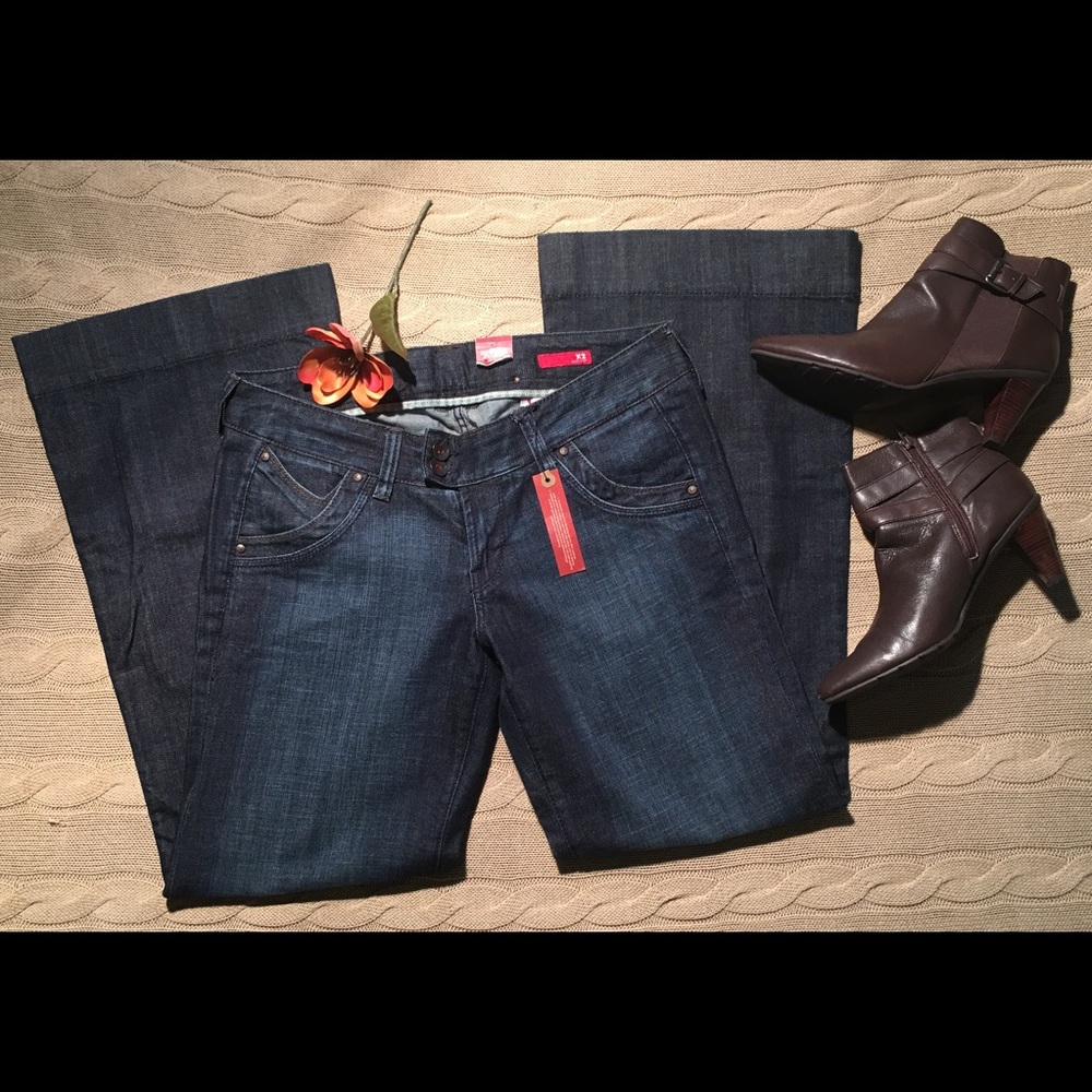 NWT X2 Dark Denim Jeans w/stylish fades. 